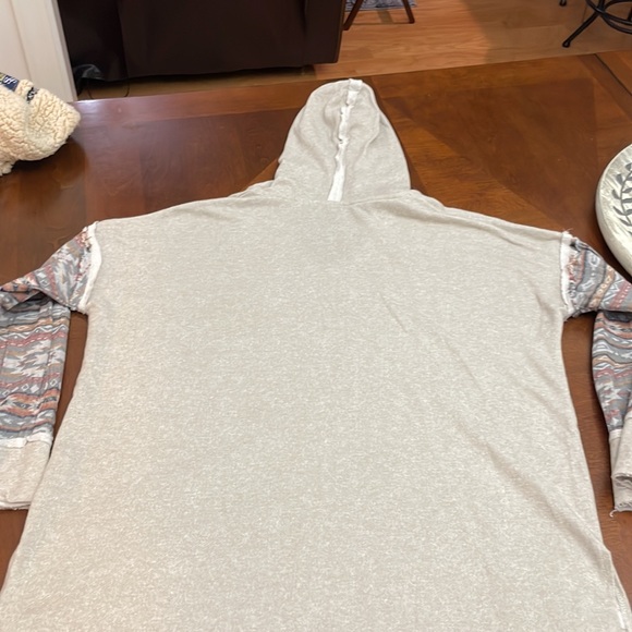 HIVE & HONEY Hooded long sleeve top, Size M - Picture 3 of 5